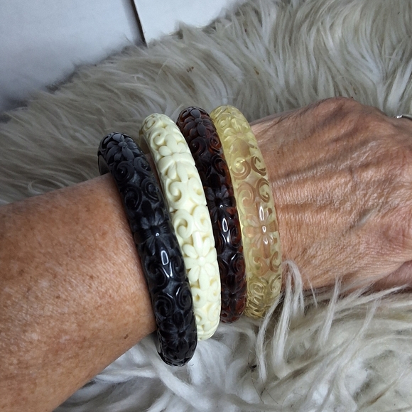 Vintage Kenneth Jay Lane Carved Resin Scroll Bange Set - Picture 2 of 6